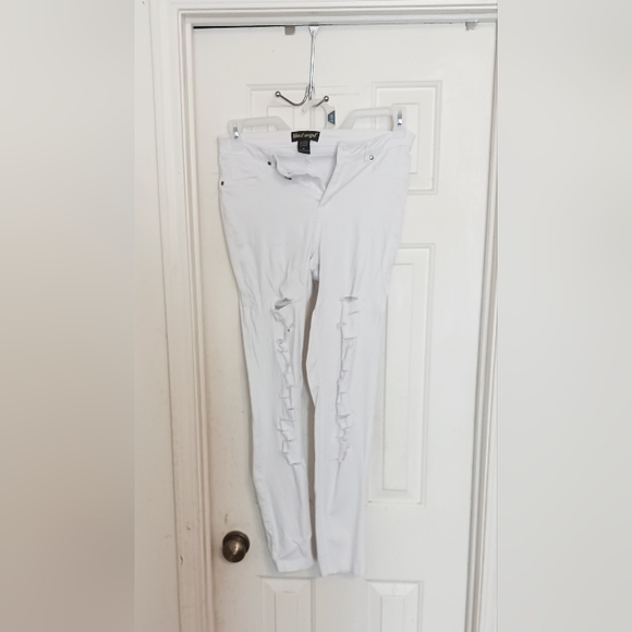 White ripped jeans - Picture 9 of 15